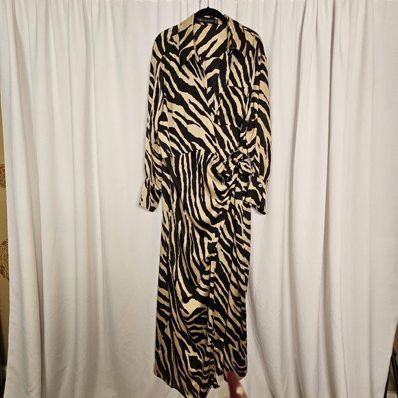 Zebra Print Maxi Dress - Picture 4 of 11